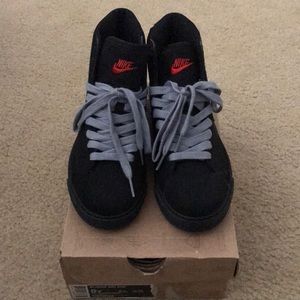 Nike Blazer Mid shoes in size 5y